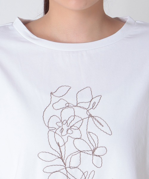 Jines(ジネス)の「刺繍Tシャツ(Tシャツ/カットソー・レディース・ホワイト/チャコールグレー/モカ・38)」の15枚目の写真