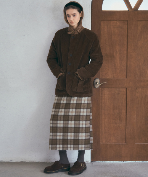 OURNOSTALGIA(アワー ノスタルジア)の「Vintage Corduroy Hunting Jacket_Brown (OC25-OT06)(ミリタリージャケット・レディース・ブラウン・MEDIUM/SMALL)」の4枚目の写真