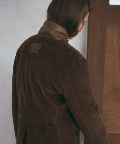 OURNOSTALGIA(アワー ノスタルジア)の「Vintage Corduroy Hunting Jacket_Brown (OC25-OT06)(ミリタリージャケット・レディース・ブラウン・MEDIUM/SMALL)」の6枚目の写真
