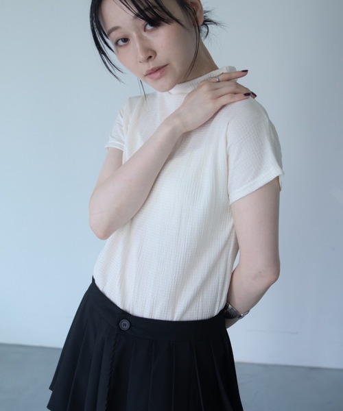 VACANCY(ヴァカンシー)の「シャーリングJQフレンチスリーブトップス(Tシャツ/カットソー・レディース・ブラック/ホワイト・FREE)」の2枚目の写真