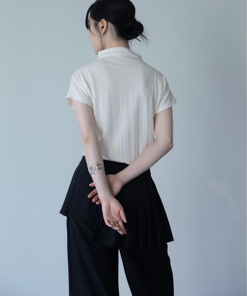 VACANCY(ヴァカンシー)の「シャーリングJQフレンチスリーブトップス(Tシャツ/カットソー・レディース・ブラック/ホワイト・FREE)」の17枚目の写真