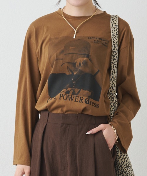 PUAL CE CIN(ピュアルセシン)の「フォトプリントロンT(Tシャツ/カットソー・レディース・キャメル/オフホワイト・FREE)」の2枚目の写真
