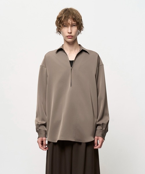 Juha(ユハ)の「DRAPED VAREUSE SHIRT(シャツ/ブラウス・メンズ・カーキ/ブラック・3/4)」の2枚目の写真