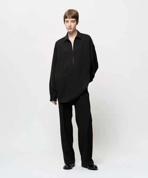Juha(ユハ)の「DRAPED VAREUSE SHIRT(シャツ/ブラウス・メンズ・カーキ/ブラック・3/4)」の3枚目の写真