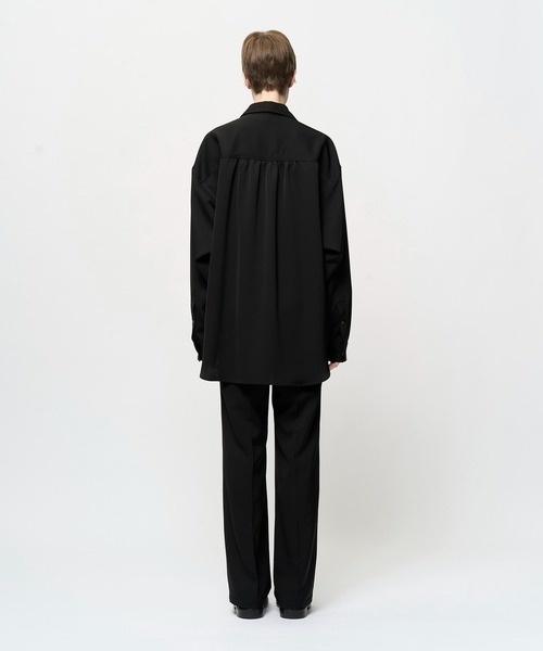 Juha(ユハ)の「DRAPED VAREUSE SHIRT(シャツ/ブラウス・メンズ・カーキ/ブラック・3/4)」の5枚目の写真