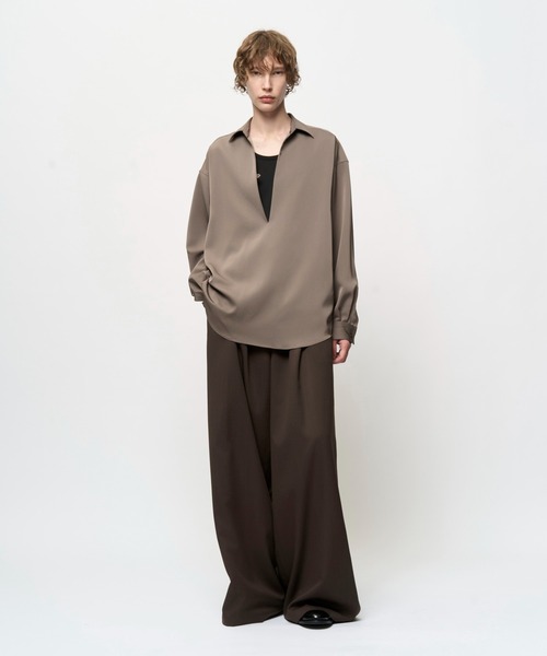 Juha(ユハ)の「DRAPED VAREUSE SHIRT(シャツ/ブラウス・メンズ・カーキ/ブラック・3/4)」の7枚目の写真