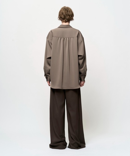 Juha(ユハ)の「DRAPED VAREUSE SHIRT(シャツ/ブラウス・メンズ・カーキ/ブラック・3/4)」の9枚目の写真