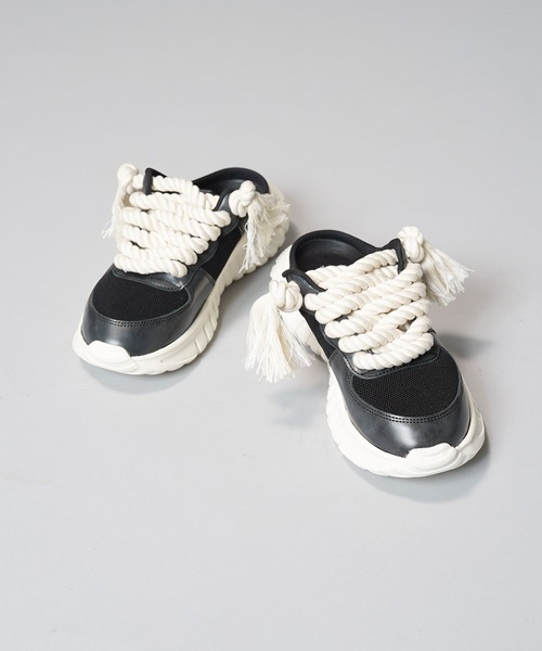 MAISON SPECIAL(メゾンスペシャル)の「《UNISEX》【SPECIAL SHOES FACTORY COLLABORATION】ドッグイヤーシューレースプラットフォームミュールスニーカー/Dog Ear Lace-up Platform Mule Sneakers【MAISON SPECIAL/メゾンスペシャル】(サンダル・メンズ・ダークブラック/ブラック/シルバー・25.5/26.5/27.5/28.5)」の2枚目の写真