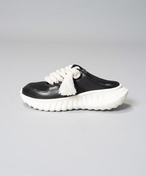 MAISON SPECIAL(メゾンスペシャル)の「《UNISEX》【SPECIAL SHOES FACTORY COLLABORATION】ドッグイヤーシューレースプラットフォームミュールスニーカー/Dog Ear Lace-up Platform Mule Sneakers【MAISON SPECIAL/メゾンスペシャル】(サンダル・メンズ・ダークブラック/ブラック/シルバー・25.5/26.5/27.5/28.5)」の4枚目の写真