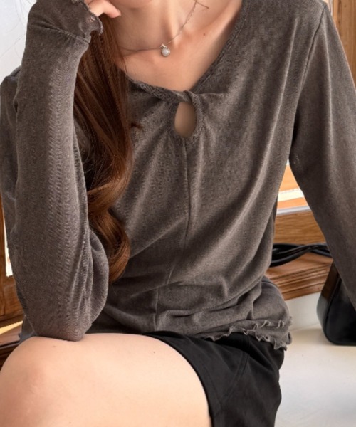Ada.(エイダ)の「フロントねじり メロウ キーホール ロングスリーブ カットソー(Tシャツ/カットソー・レディース・ブラック/グレー/ピンク/アイボリー・FREE)」の3枚目の写真