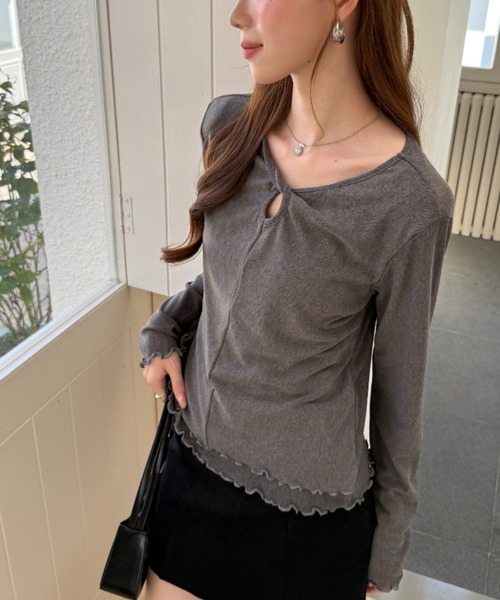 Ada.(エイダ)の「フロントねじり メロウ キーホール ロングスリーブ カットソー(Tシャツ/カットソー・レディース・ブラック/グレー/ピンク/アイボリー・FREE)」の6枚目の写真