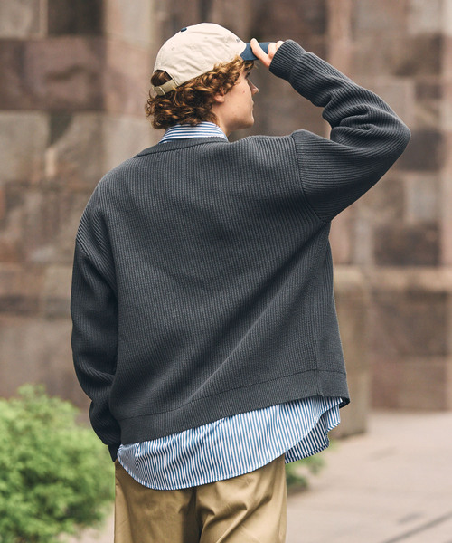 HECT（ヘクト）の「【HECT】Bulky Knit Relax Fit V-Neck Cardigan / バルキーニット リラックスフィット Vネックカーディガン＜帯電防止・ウォッシャブル・アンチピリング＞（カーディガン/ボレロ・メンズ・ライトグレー/ダークブラウン/キャメル/ネイビー/ブラック/チャコール・S/M/L）」の11枚目の写真
