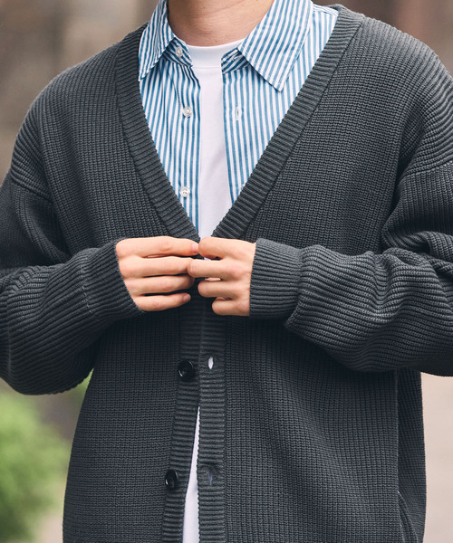 HECT（ヘクト）の「【HECT】Bulky Knit Relax Fit V-Neck Cardigan / バルキーニット リラックスフィット Vネックカーディガン＜帯電防止・ウォッシャブル・アンチピリング＞（カーディガン/ボレロ・メンズ・ライトグレー/ダークブラウン/キャメル/ネイビー/ブラック/チャコール・S/M/L）」の12枚目の写真