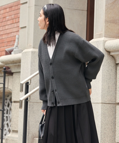 HECT（ヘクト）の「【HECT】Bulky Knit Relax Fit V-Neck Cardigan / バルキーニット リラックスフィット Vネックカーディガン＜帯電防止・ウォッシャブル・アンチピリング＞（カーディガン/ボレロ・メンズ・ライトグレー/ダークブラウン/キャメル/ネイビー/ブラック/チャコール・S/M/L）」の16枚目の写真