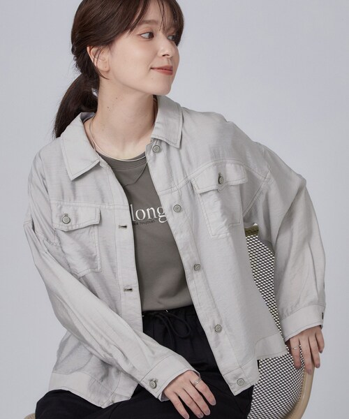 SHOO・LA・RUE(シューラルー)の「【S-LL/洗濯機可】Gジャン風 軽く羽織れるシアージャケット(ミリタリージャケット・レディース・ブラウン系その他/ライトグレー/ブルー・01/04/03/02)」の1枚目の写真