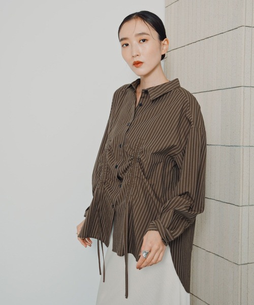 LEPSIM(レプシィム)の「フロントシャーリング長袖シャツ 1023550(シャツ/ブラウス・レディース・ブラウン系その他/ライトブルー/ブラウン・FREE)」の2枚目の写真