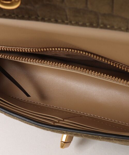 MARC JACOBS（マークジェイコブス）の「THE CROC DUAL CHAIN MINI BAG/ザ クロコ デュアル チェーン ミニ バッグ（ショルダーバッグ・レディース・オリーブ・ONE SIZE）」の7枚目の写真