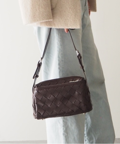 GUSCIO(グッシオ)の「【グッシオベーシック】幅広メッシュショルダーバッグ(ショルダーバッグ・レディース・シルバー/ブラック/アイボリー/ダークブラウン/グリーン・FREE)」の4枚目の写真