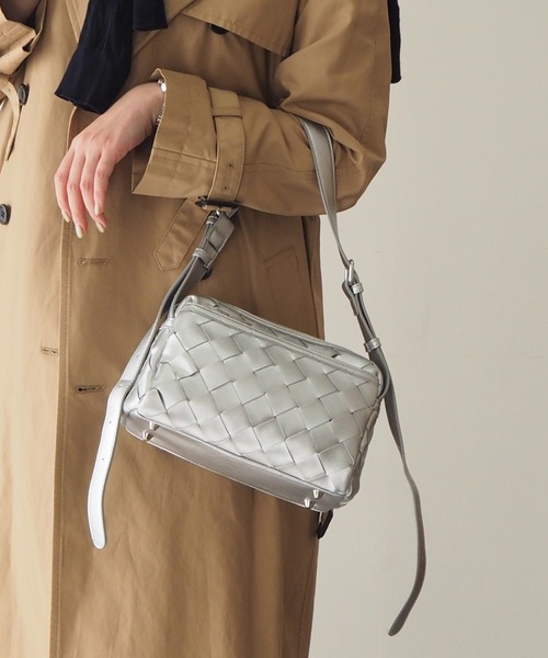 GUSCIO(グッシオ)の「【グッシオベーシック】幅広メッシュショルダーバッグ(ショルダーバッグ・レディース・シルバー/ブラック/アイボリー/ダークブラウン/グリーン・FREE)」の1枚目の写真