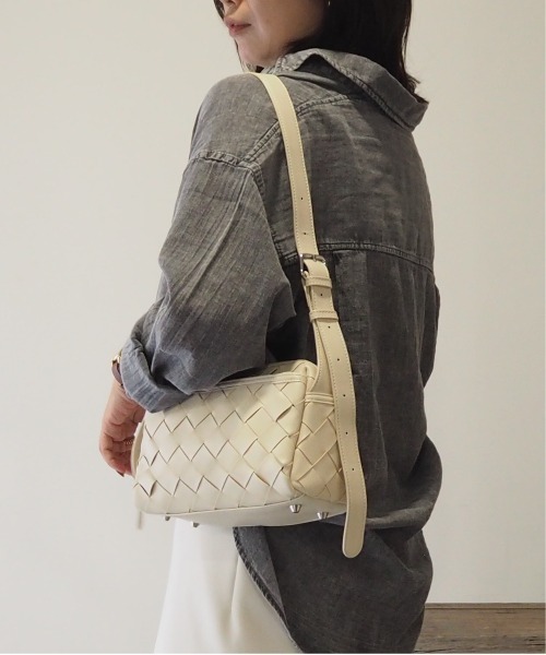 GUSCIO(グッシオ)の「【グッシオベーシック】幅広メッシュショルダーバッグ(ショルダーバッグ・レディース・シルバー/ブラック/アイボリー/ダークブラウン/グリーン・FREE)」の2枚目の写真