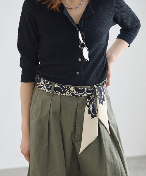 journal standard L'essage(ジャーナルスタンダードレサージュ)の「AENEIS/エネス Mur Floral Silk Twill Bandeau スカーフ(バンダナ/スカーフ・レディース・ブラック・FREE)」の2枚目の写真