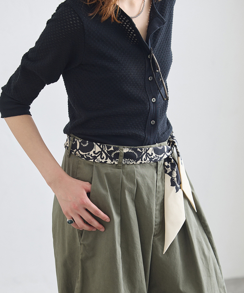 journal standard L'essage(ジャーナルスタンダードレサージュ)の「AENEIS/エネス Mur Floral Silk Twill Bandeau スカーフ(バンダナ/スカーフ・レディース・ブラック・FREE)」の3枚目の写真