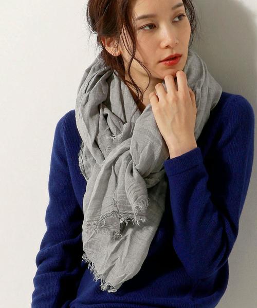 Faliero Sarti（ファリエロサルティ）の「＜Faliero Sarti (ファリエロ サルティ)＞AZZURRA ストール 140×195◆（ストール/ショール・レディース・ブラック/グレー/レッド・FREE）」の2枚目の写真