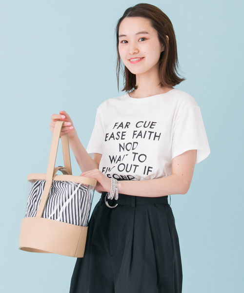 URBAN RESEARCH（アーバンリサーチ）の「 UR 厚盛り顔料プリントロゴTシャツ（Tシャツ/カットソー・レディース・オフホワイト/グレー・FREE）」の2枚目の写真