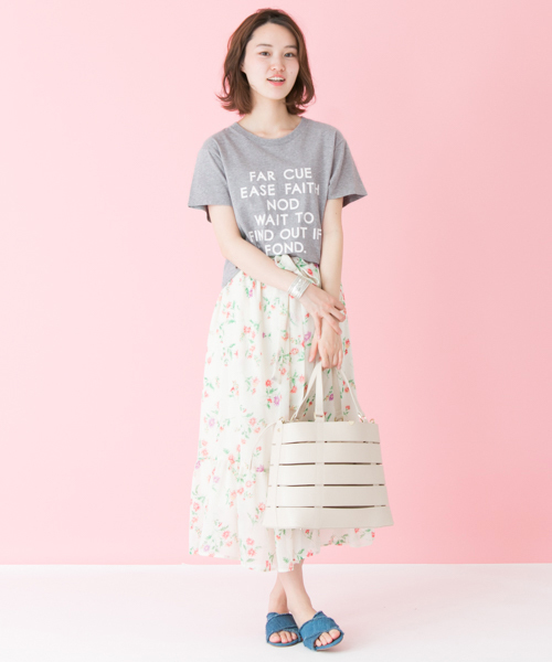 URBAN RESEARCH（アーバンリサーチ）の「 UR 厚盛り顔料プリントロゴTシャツ（Tシャツ/カットソー・レディース・オフホワイト/グレー・FREE）」の5枚目の写真