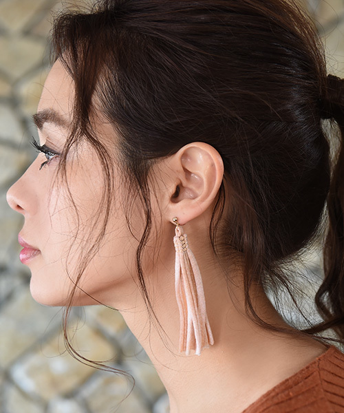 Luz Llena（ラズレナ）の「グラデーション・カットフリンジピアス（ピアス（両耳用）・レディース・グレー/ベージュ・MEDIUM）」の2枚目の写真