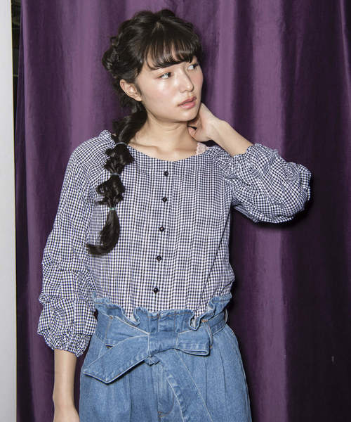 OLIVE des OLIVE（オリーブデオリーブ）の「袖ボリューム ブラウス（シャツ/ブラウス・レディース・ブラック/ネイビー/ブルー・FREE）」の2枚目の写真