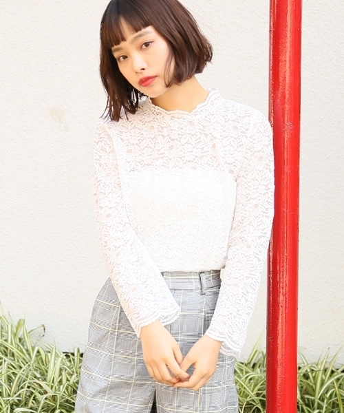 LOWRYS FARM（ローリーズファーム）の「★キャミソール付き★レーススカラップ　784095 （シャツ/ブラウス・レディース・ブラック/オフホワイト/ブルー・LARGE/MEDIUM）」の2枚目の写真