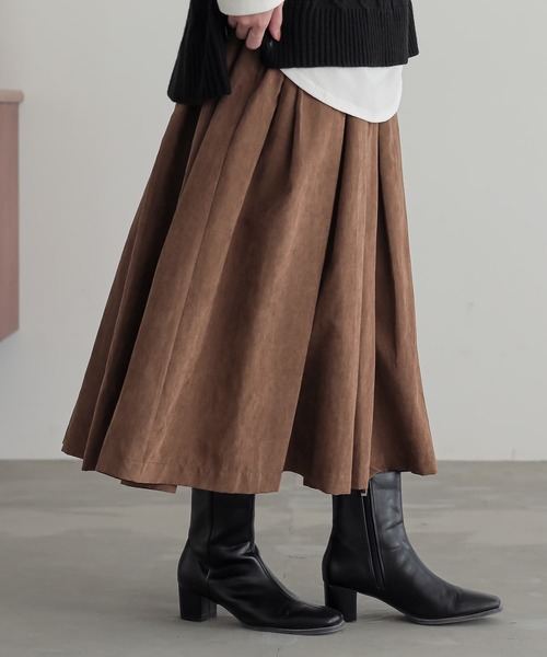n'OrLABEL（ノアールレーベル）の「『スエードタッチタックスカート』（スカート・レディース・ブラック/ダークグリーン/ライトカーキ/キャメル/バーガンディー/ターメリック/モカ/ボルドー・FREE）」の2枚目の写真