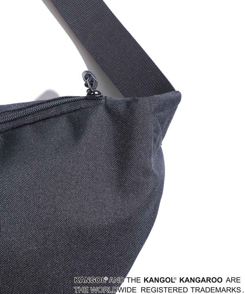 KANGOL（カンゴール）の「∴WEGO/【WEB限定】KANGOL SPORT 別注ビッグウエストバッグ（ボディバッグ/ウエストポーチ・メンズ・ベージュ/ブラック/ブラック系その他/ベージュ系その他・FREE）」の21枚目の写真