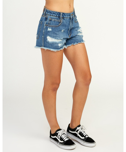 RVCA(ルーカ)の「RVCA レディース THE BF ショートパンツ/ルーカ カットオフ デニムショーツ(デニムパンツ・レディース・ブルー/ライトブルー・24inch/25inch)」の4枚目の写真