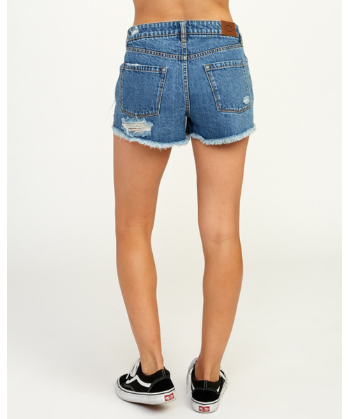 RVCA(ルーカ)の「RVCA レディース THE BF ショートパンツ/ルーカ カットオフ デニムショーツ(デニムパンツ・レディース・ブルー/ライトブルー・24inch/25inch)」の5枚目の写真