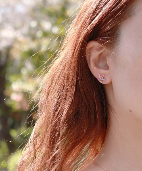 misto accessories(ミストアクセサリーズ)の「スターフィッシュピアス(ピアス(両耳用)・レディース・ホワイト/グレー/マルチ・FREE)」の1枚目の写真