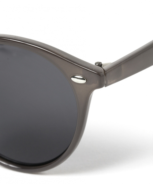 niko and...(ニコアンド)の「オリジナルサングラス ウェイファーラー(サングラス・レディース・ブラック/ベージュ/ブラウン/グレー・FREE)」の10枚目の写真