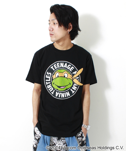 WEGO（ウィゴー）の「WEGO/オリジナルTシャツ(タートルズアーチプリント)（Tシャツ/カットソー・メンズ・ホワイト/ホワイト系その他/ブラック/ブラック系その他・LARGE/MEDIUM）」の4枚目の写真