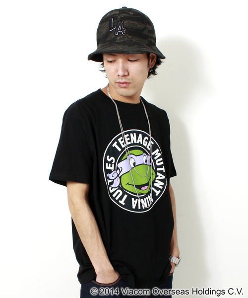 WEGO（ウィゴー）の「WEGO/オリジナルTシャツ(タートルズアーチプリント)（Tシャツ/カットソー・メンズ・ホワイト/ホワイト系その他/ブラック/ブラック系その他・LARGE/MEDIUM）」の18枚目の写真