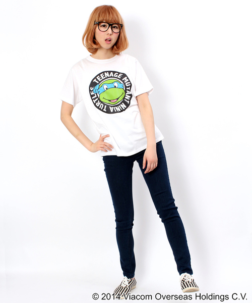 WEGO（ウィゴー）の「WEGO/オリジナルTシャツ(タートルズアーチプリント)（Tシャツ/カットソー・メンズ・ホワイト/ホワイト系その他/ブラック/ブラック系その他・LARGE/MEDIUM）」の9枚目の写真