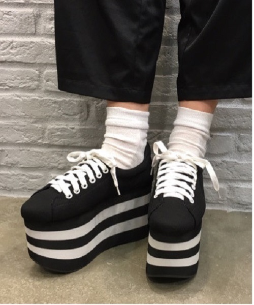 Jeffrey Campbell（ジェフリーキャンベル）の「厚底スニーカー（スニーカー・レディース・ブラック/ブルー系その他・38/36/37/39/40）」の2枚目の写真