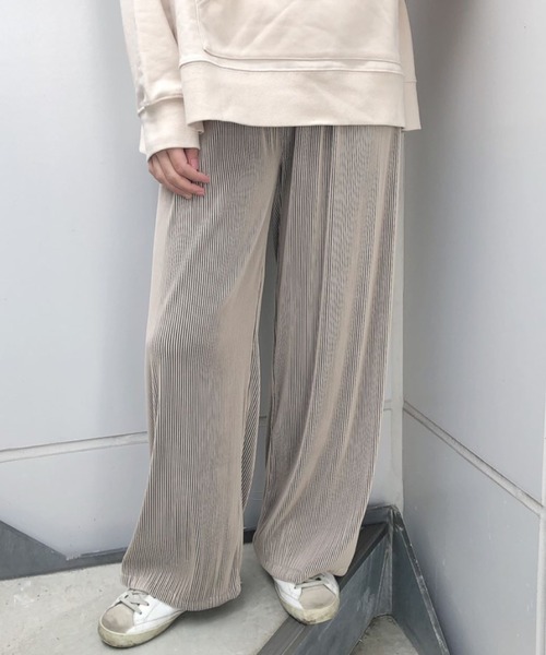 ap retro(アプレトロ)の「シャイニーリブカットフレアパンツ【ZOZO限定アイテム】(その他パンツ・レディース・ブラック/ベージュ/ブラウン・FREE)」の2枚目の写真