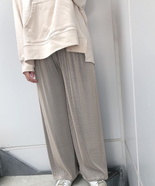 ap retro(アプレトロ)の「シャイニーリブカットフレアパンツ【ZOZO限定アイテム】(その他パンツ・レディース・ブラック/ベージュ/ブラウン・FREE)」の10枚目の写真