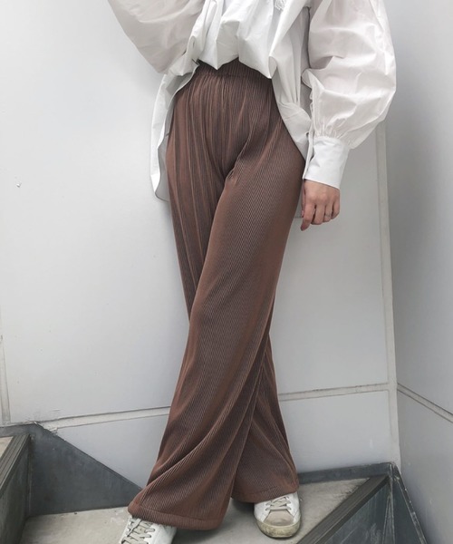 ap retro(アプレトロ)の「シャイニーリブカットフレアパンツ【ZOZO限定アイテム】(その他パンツ・レディース・ブラック/ベージュ/ブラウン・FREE)」の7枚目の写真