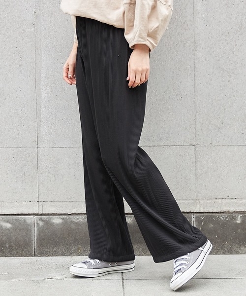 ap retro(アプレトロ)の「シャイニーリブカットフレアパンツ【ZOZO限定アイテム】(その他パンツ・レディース・ブラック/ベージュ/ブラウン・FREE)」の11枚目の写真