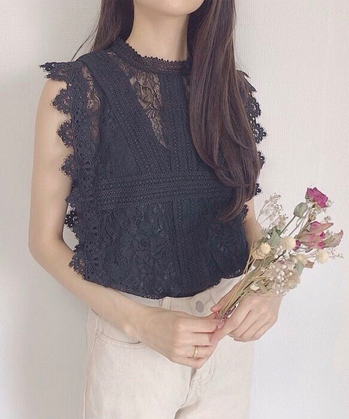 anown(アノン)の「インナー付き/フラワーレースブラウス【ファッションインフルエンサー MAYUKO×anown 限定コラボ】(シャツ/ブラウス・レディース・ホワイト/ブラック/グレー・FREE)」の2枚目の写真