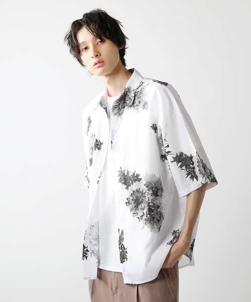 ASTRONOMY(アストロノミー)の「モザイク パターン フラワー 半袖 ビッグシルエット 総柄シャツ(シャツ/ブラウス・メンズ・ホワイト/ブラウン/ブラック・M/L)」の2枚目の写真
