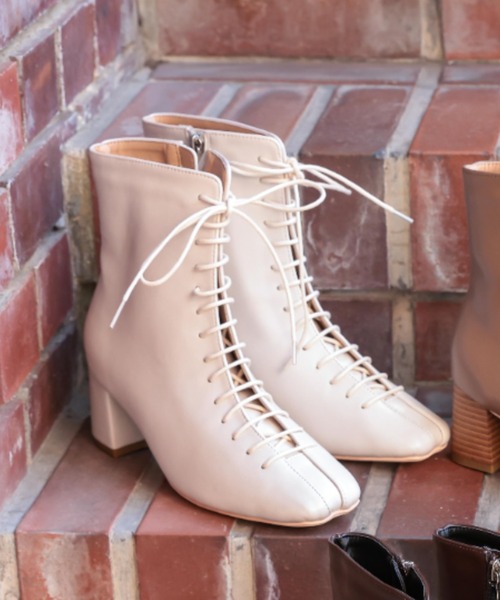 KOBE LETTUCE（コウベレタス）の「サイドジップ付きスクエアトゥレースアップショートブーツ（ブーツ・レディース・アイボリー/ベージュ/ブラウン/ブラック・L/LL/M/S）」の2枚目の写真