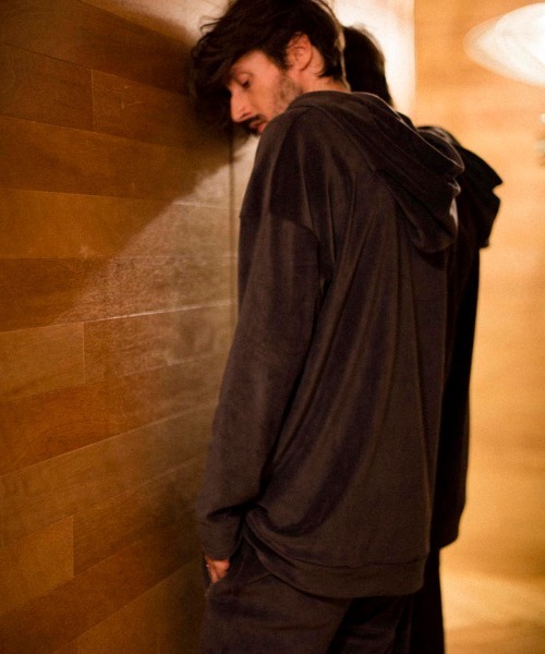 NO ID.（ノーアイディ）の「【NO ID.】Fleece Velour Big Parka / フリース ベロア ビッグ パーカー（パーカー・メンズ・ブラック/ネイビー/グレー・ONE SIZE）」の9枚目の写真